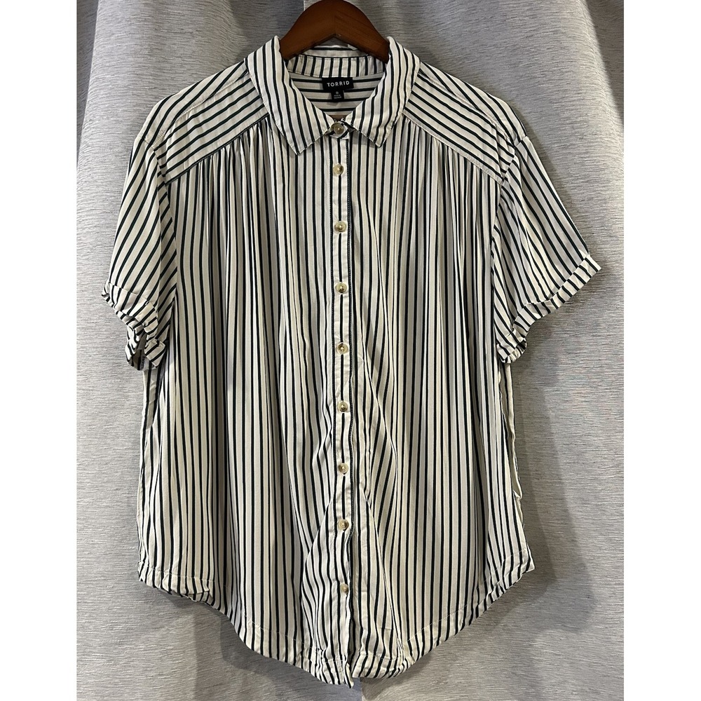 Torrid‎ Size 0 Green White Striped Button Front Shirt Collared Short Sleeve Prep